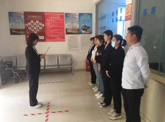 領(lǐng)下認(rèn)真閱讀了王杰生前的日記，其“一不怕苦，二不怕死”的王杰精神以及“在榮譽(yù)上不伸手，在待遇上不伸手，在物質(zhì)上不伸手”的崇高精神讓每一位黨員思想上受到洗禮，黨性上得到錘煉。