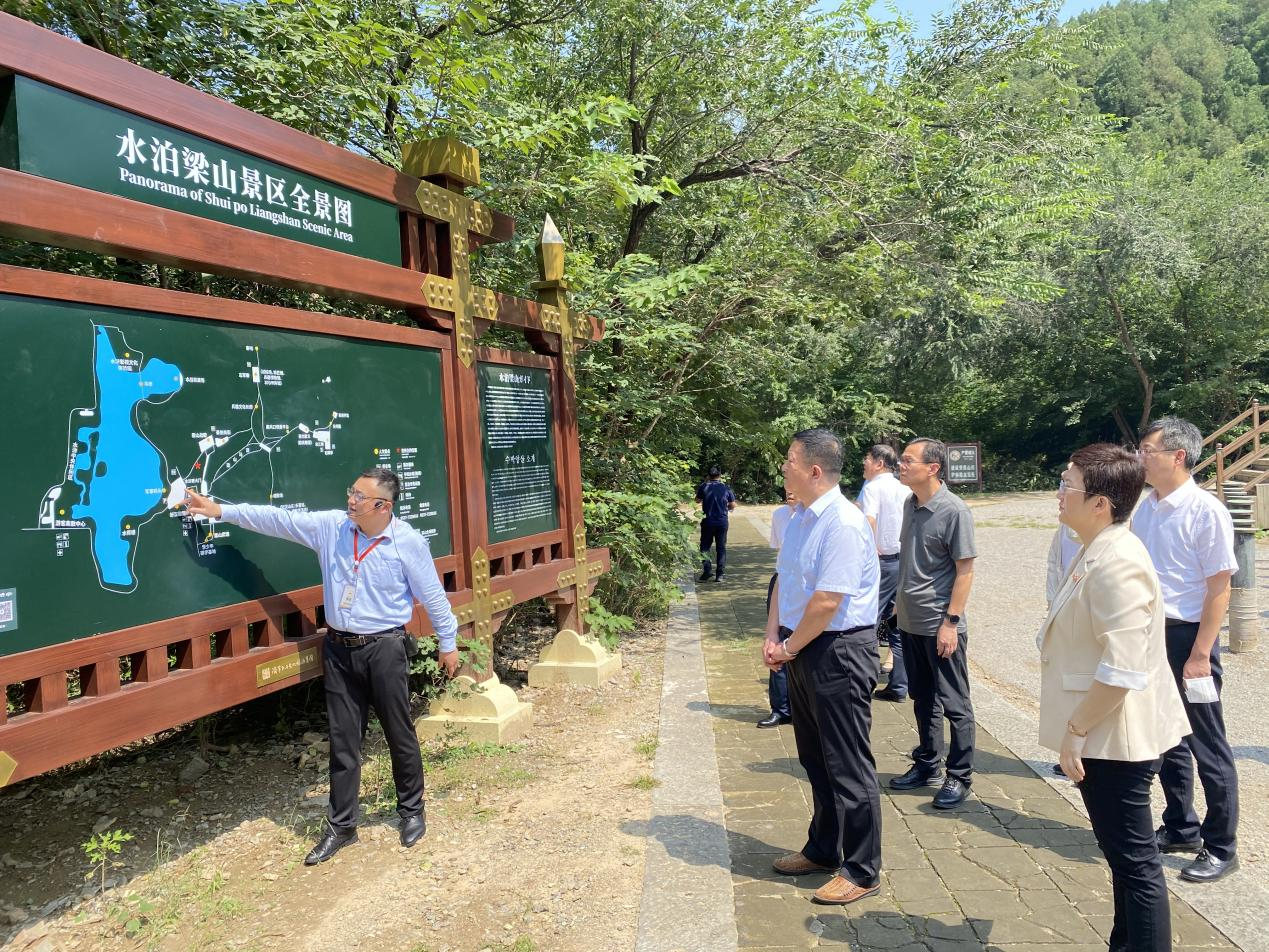 市重點項目掛圖作戰(zhàn)總指揮部赴曾廟景區(qū)、水泊梁山景區(qū)督導(dǎo)調(diào)研重點景區(qū)提升項目